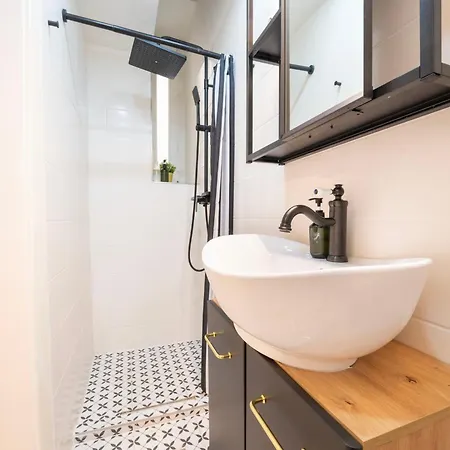 Greguss Calm Chic W Ac By M2 Metro Apartmán *